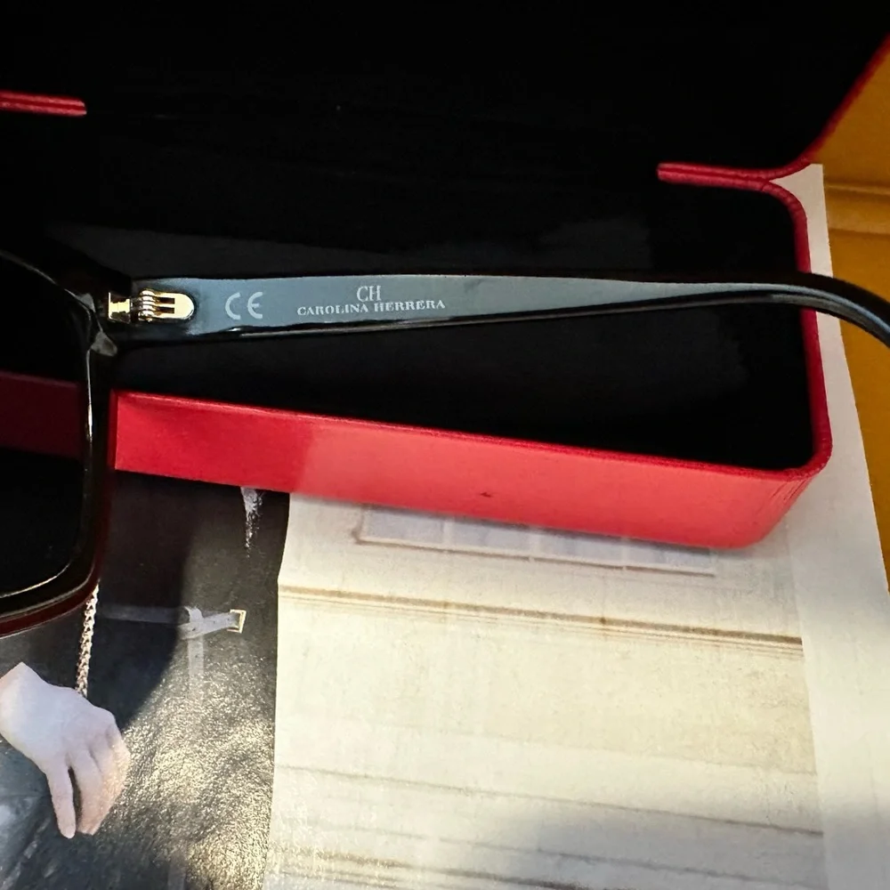 Carolina Herrera Sunglasses - Picture 4 of 8